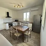 Appartement Entre Et Montagne Avec Beau Jardin
