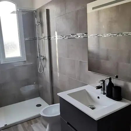 아파트 Entre Et Montagne Avec Beau Jardin *