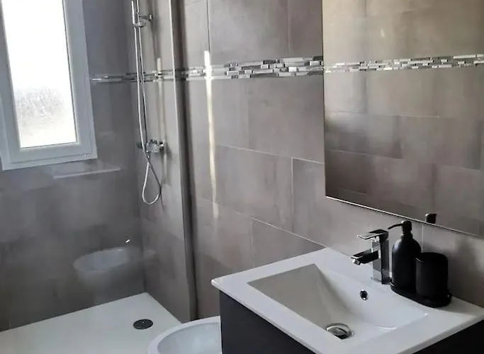 דירה Entre Et Montagne Avec Beau Jardin *